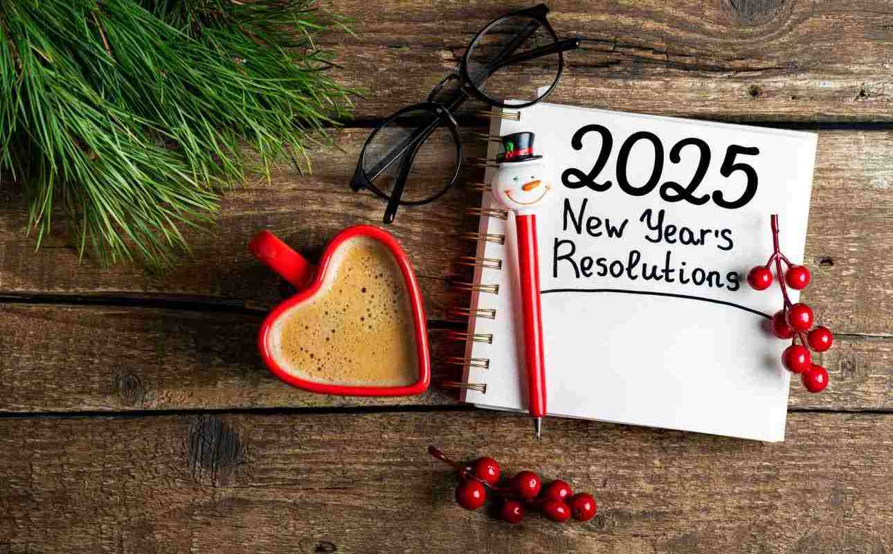 2025 New Year’s resolutions: Ring in the New Year with Ooma - blog post image