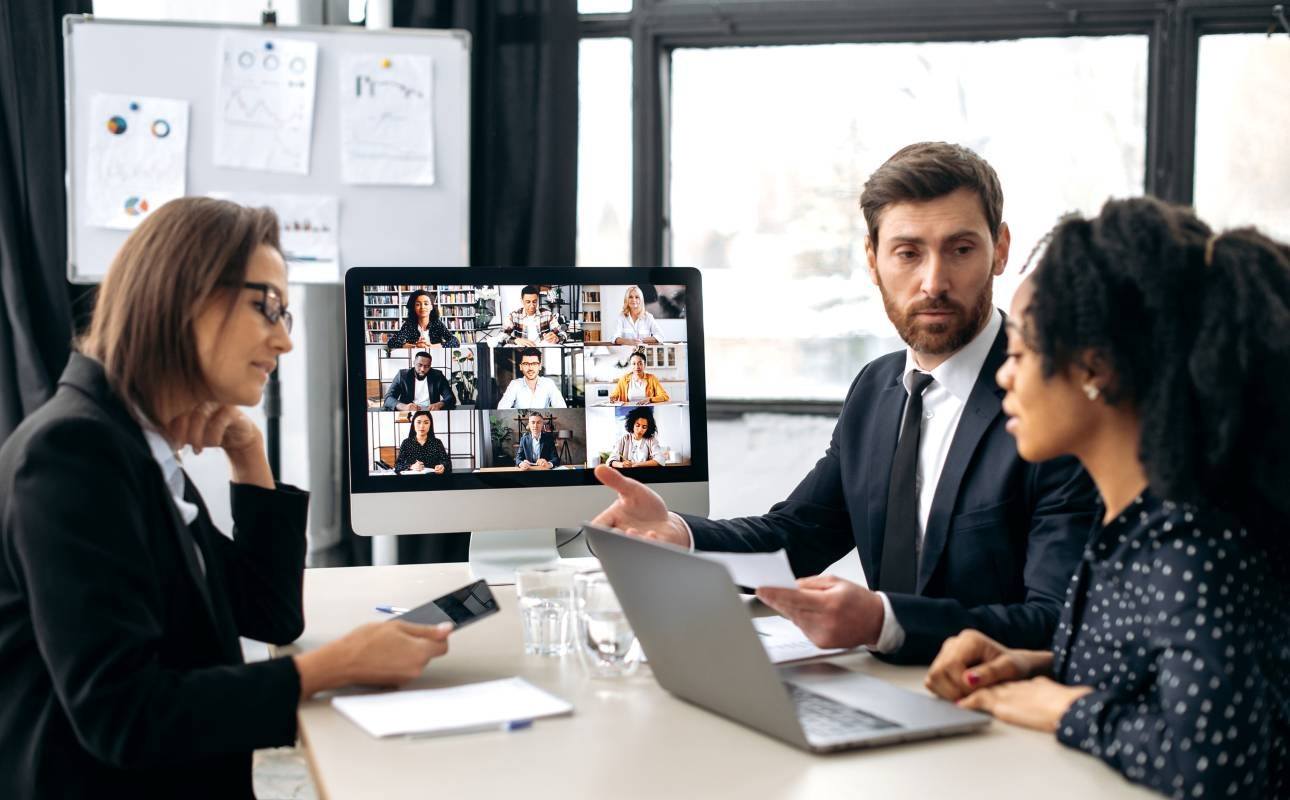 How to run effective meetings in a hybrid workplace - blog post image